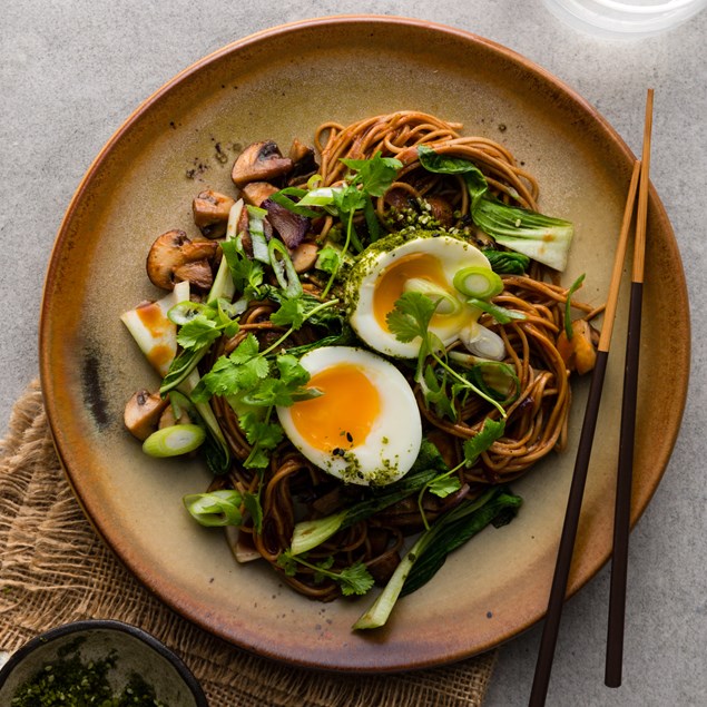 Yakiudon with Spiced Peanuts and Egg 