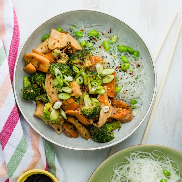 Chicken & Peanut Noodles with Broccoli & Edamame