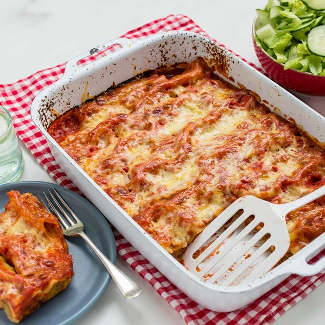Chicken Cannelloni with Salad 