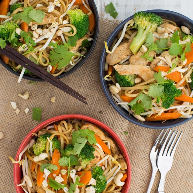 Chicken and Cashew Nut Stir-Fry with Udon Noodles